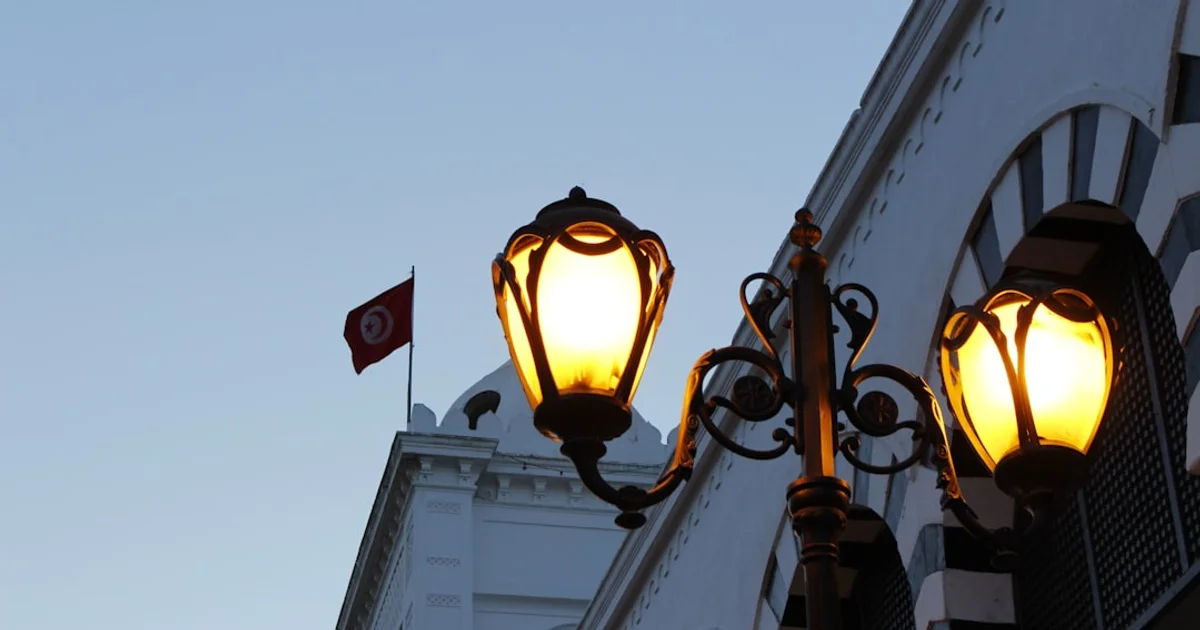 Avenue Habib Bourguiba à Tunis avec immeubles art déco