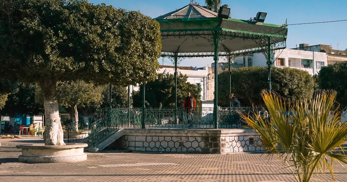 Chantier d'immeuble neuf en construction pour un achat sur plan en Tunisie
