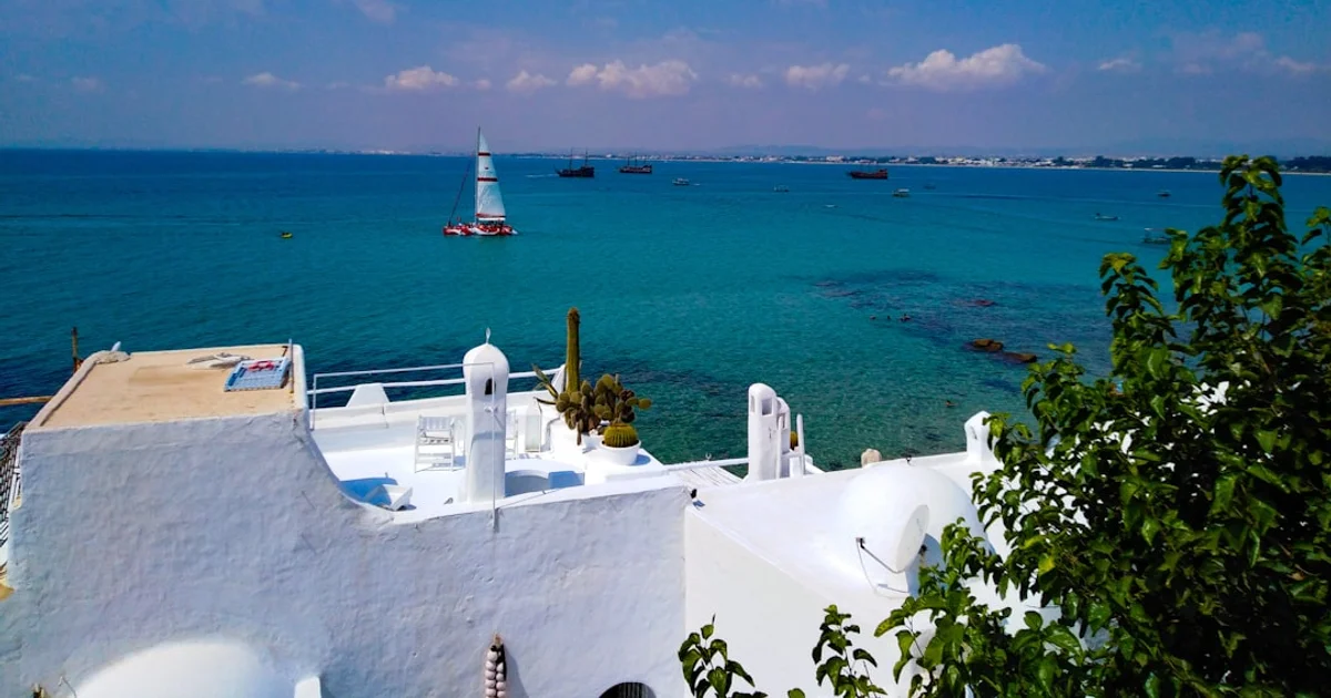 Vue sur l'oasis de Gabès et les quartiers résidentiels